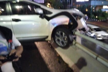 Kecelakaan di Tol Dalam Kota Slipi Arah Semanggi Picu Kemacetan Panjang Malam Ini