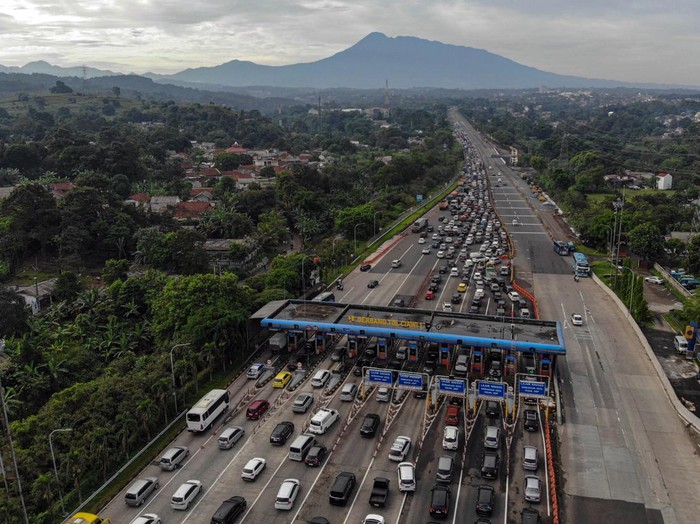 Arus Kendaraan Menuju Puncak Meningkat, Kepadatan Lalu Lintas Kembali Terjadi