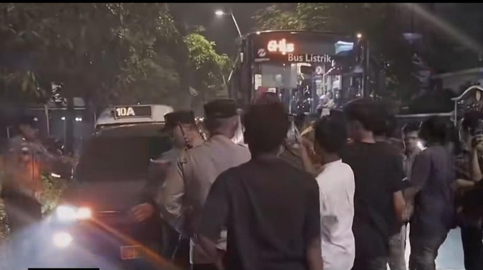 Aksi Malam di Cikini Soroti Kenaikan BBM, Massa Desak Pemerintah Tinjau Ulang Kebijakan Energi