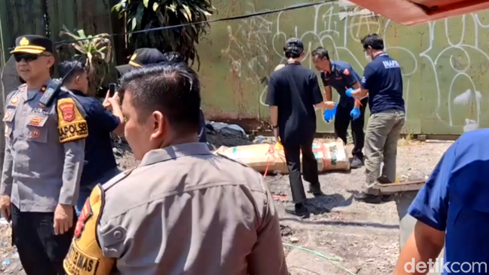 Mayat Perempuan dalam Kardus Gegerkan Warga Bandung, Tangan Korban Terlihat Keluar
