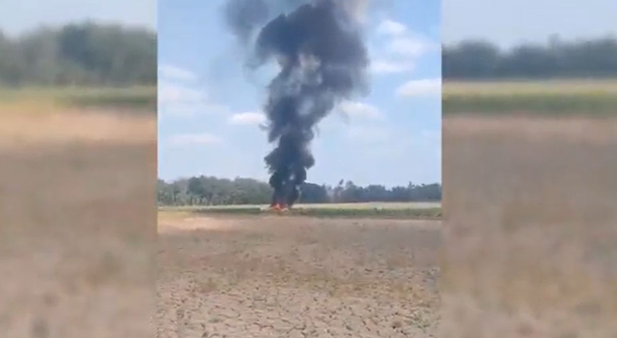Pesawat Latih Jatuh di Area Persawahan Blora, Dua Orang Mengalami Luka