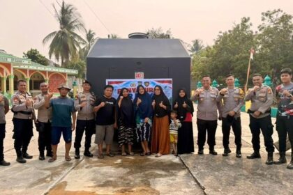 Polres Rohul Salurkan Air Bersih untuk Warga Terdampak Kekeringan