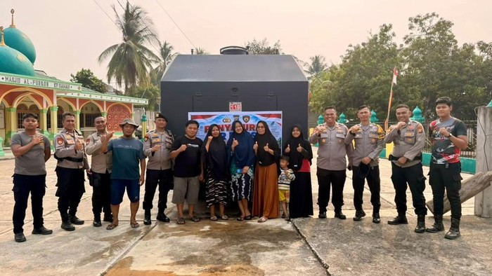 Polres Rohul Salurkan Air Bersih untuk Warga Terdampak Kekeringan