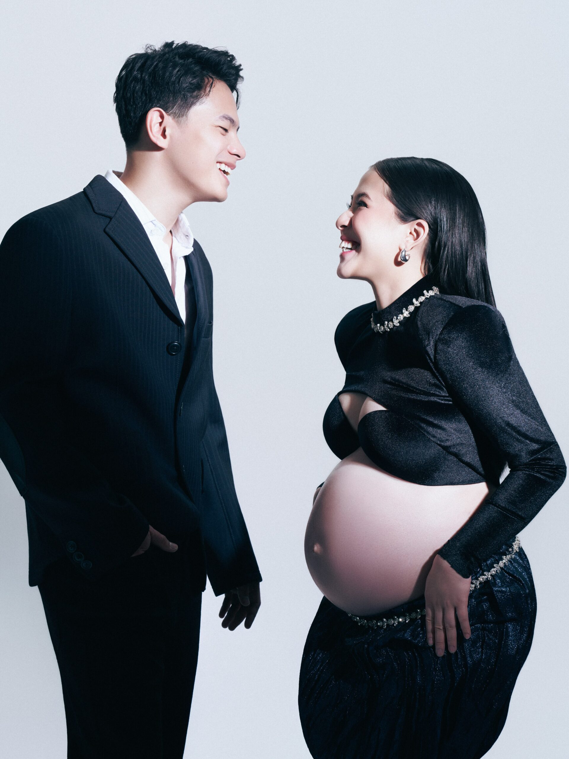 Adhisty Zara Tampil Memesona dalam Foto Maternity, Gaun Mermaid Jadi Sorotan