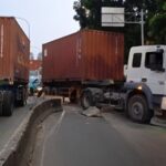 Kecelakaan Truk Kontainer di Tomang Ganggu Lalu Lintas, Perjalanan Transjakarta Ikut Terlambat